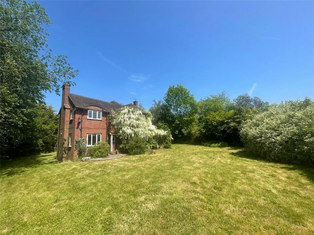 Farnham Road, Ewshot, Farnham, GU10 2 bed detached house for sale £