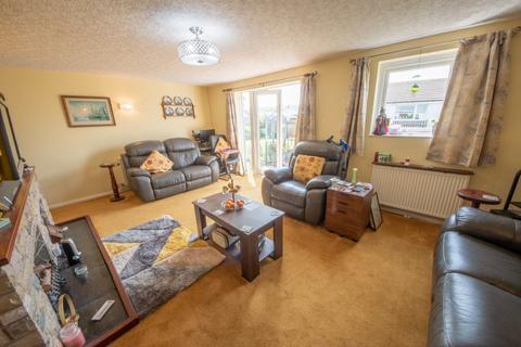 4 bedroom bungalow for sale - James Close, Llanon