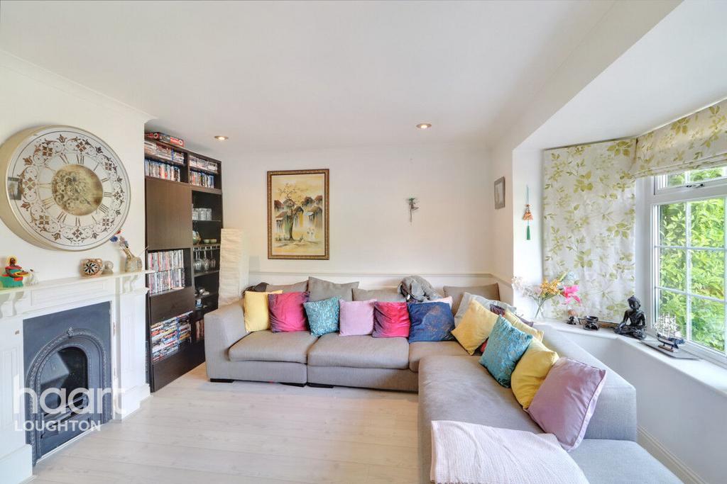 Valley Hill, LOUGHTON 4 bed semidetached house for sale £650,000