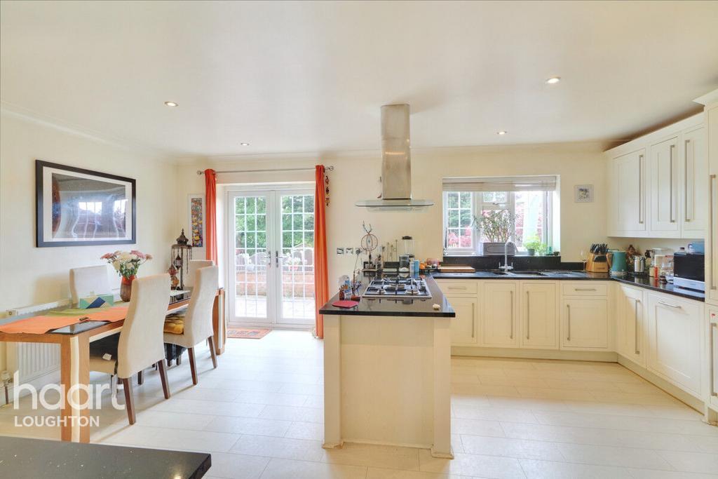 Valley Hill, LOUGHTON 4 bed semidetached house for sale £650,000