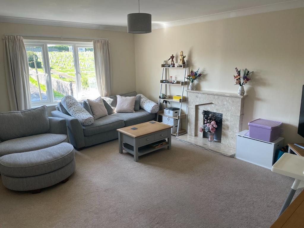 Buckland Close, Bideford, EX39 2 bed flat £725 pcm (£167 pw)