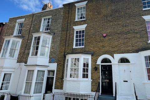 12 Adelaide Gardens, Ramsgate, CT11 9HH