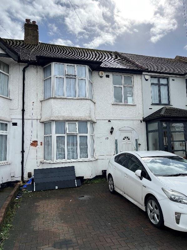 4 bed house for sale in NW9