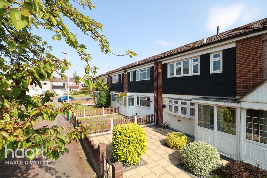 Dawlish Walk, Romford 2 bed terraced house for sale £375,000