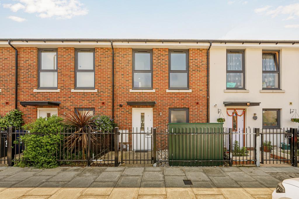 Potters Road, Southall, UB2 2 bed house £425,000