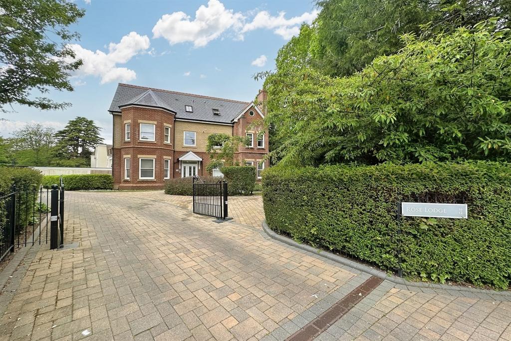 Dean Park 2 bed flat for sale £280,000