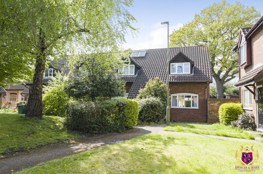 Boleyn Way, Hertfordshire, EN5 3 bed end of terrace house for