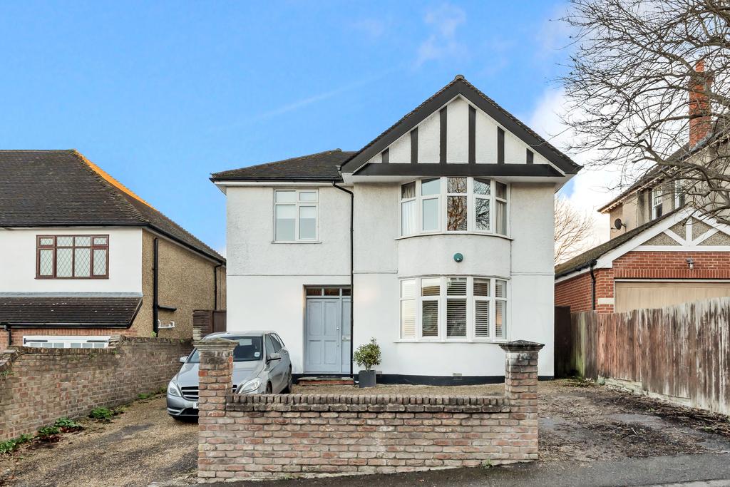 Gloucester Road, EN5 4 bed detached house for sale £1,000,000