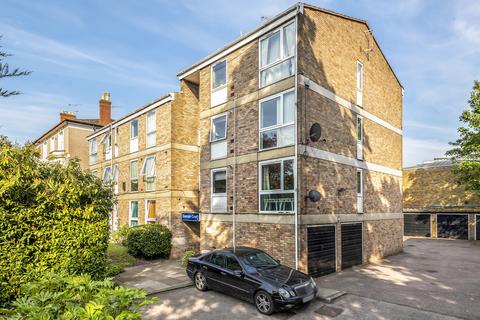 undefined, Nether Street, North Finchley, London, N12