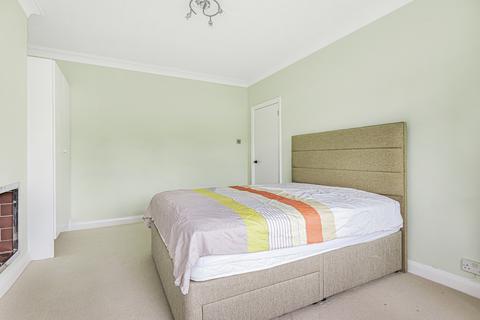 65 Torrington Park, London, N12 9PN