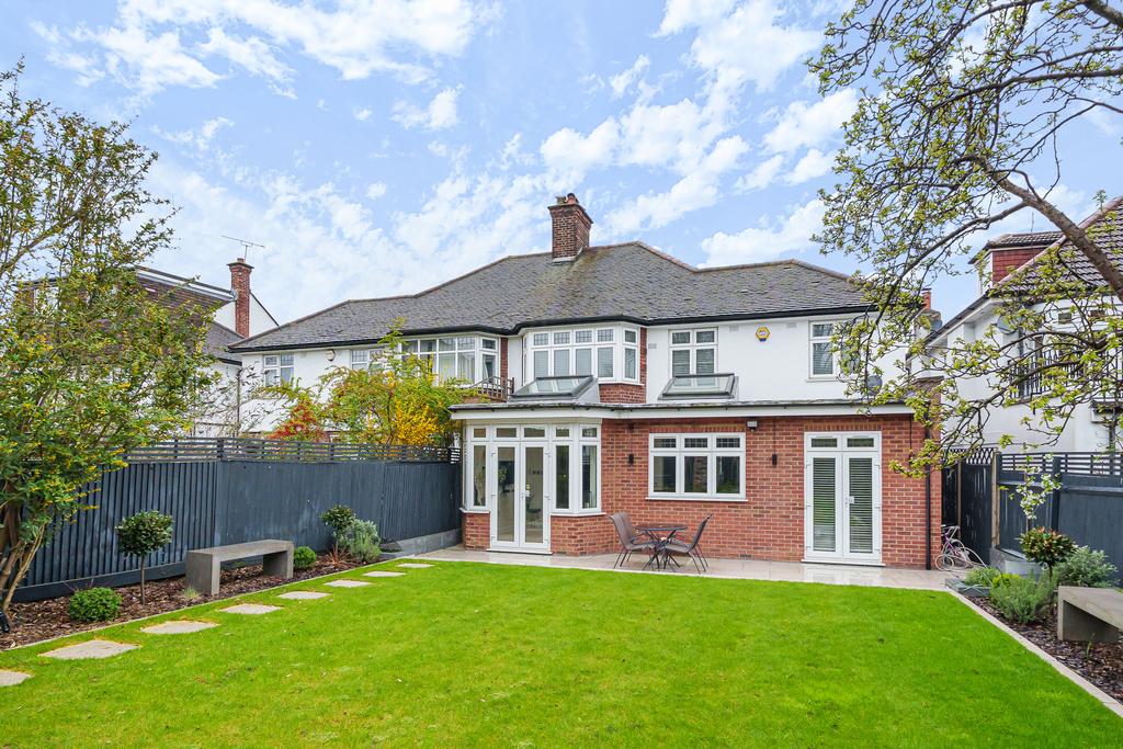Southbourne Crescent, London, NW4 5 bed semidetached house £1,250,000
