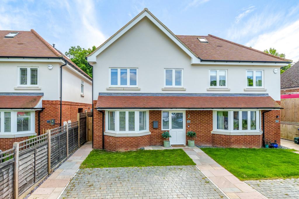 Coach Road, Ottershaw, KT16 4 bed semidetached house £825,000