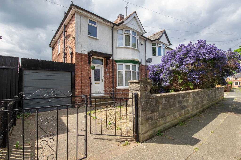 Brinkburn Drive, Darlington, County Durham, DL3 3 bed semidetached