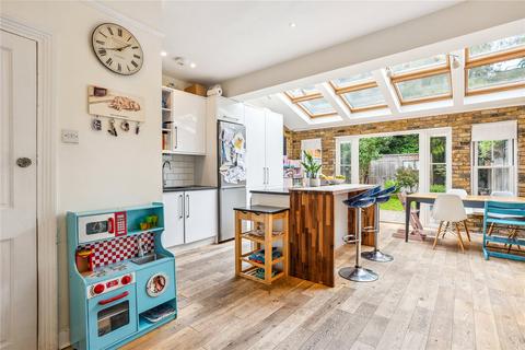 3 bedroom semi-detached house to rent, Albany Road