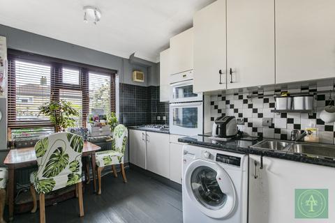 2 bedroom end of terrace house for sale - Barrow Close, N21