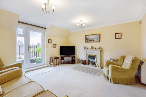 2 bedroom retirement property for sale, Oatlands Drive, Weybridge KT13