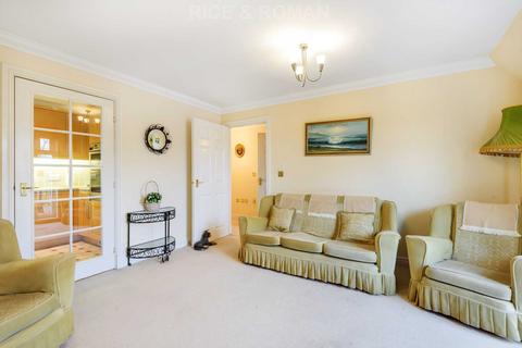 2 bedroom retirement property for sale, Oatlands Drive, Weybridge KT13