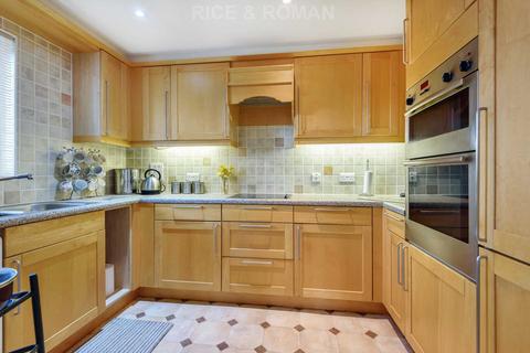 2 bedroom retirement property for sale, Oatlands Drive, Weybridge KT13