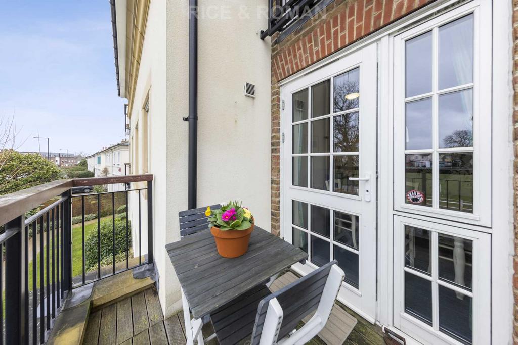 Pope`s Avenue, Twickenham TW2 1 bed retirement property for sale £435,000