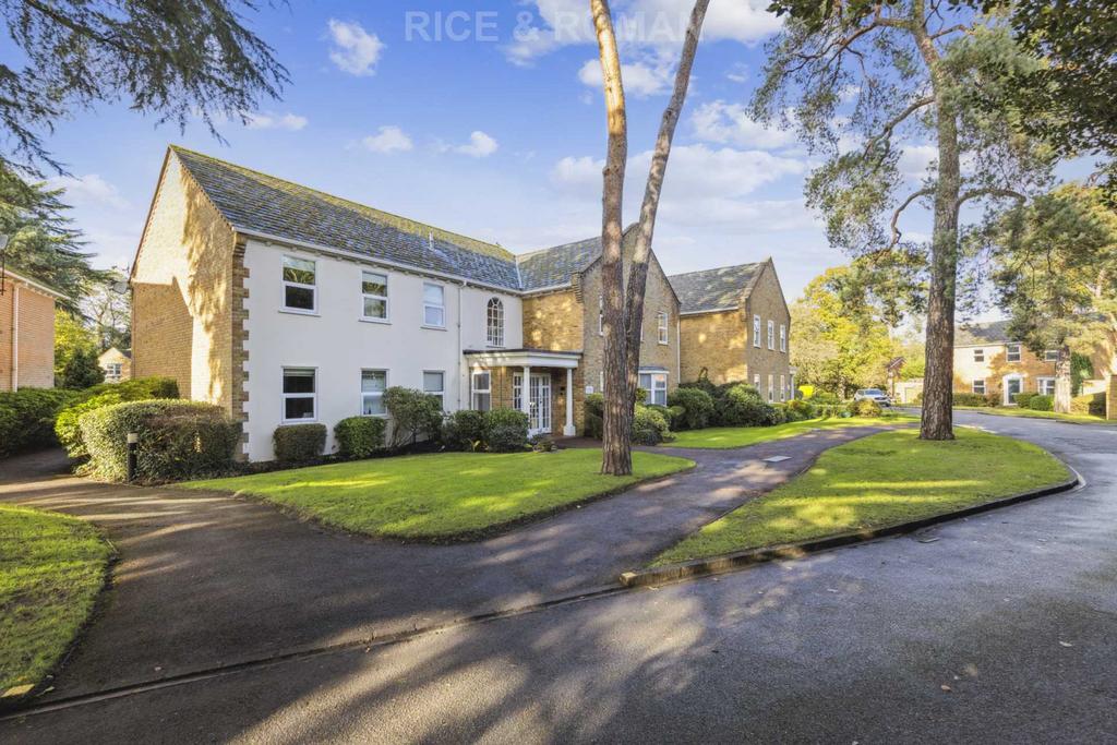 Hall Place Drive, Weybridge KT13 2 bed retirement property for sale £