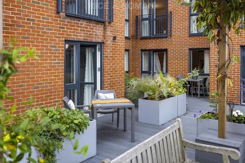 2 bedroom retirement property for sale - High Street, Cobham KT11