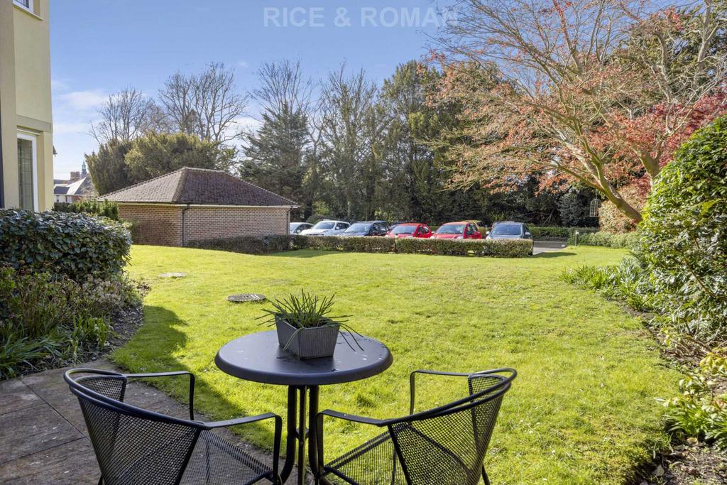 Epsom Road, Leatherhead KT22 2 bed retirement property for sale £425,000