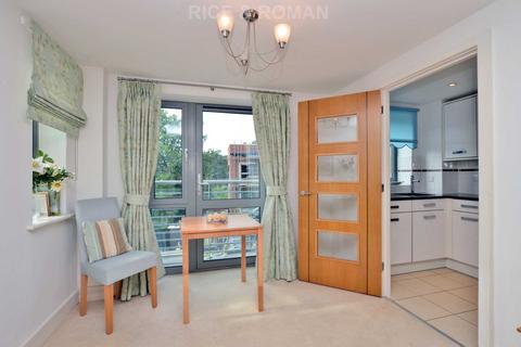 2 bedroom retirement property for sale - Oatlands Avenue, Weybridge KT13