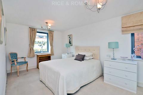 2 bedroom retirement property for sale - Oatlands Avenue, Weybridge KT13