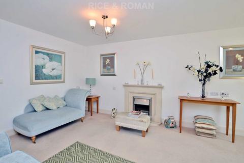2 bedroom retirement property for sale, Oatlands Avenue, Weybridge KT13