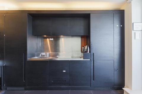 undefined, Pan Peninsula, Canary Wharf, E14