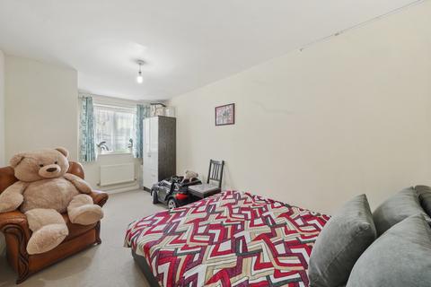 2 bedroom flat for sale - Gale Street, Dagenham RM9