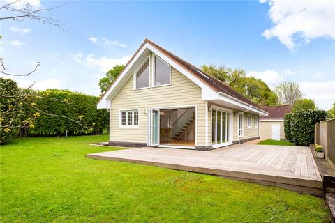 3 bedroom bungalow for sale - Cuckfield Road, Burgess Hill, West Sussex, RH15