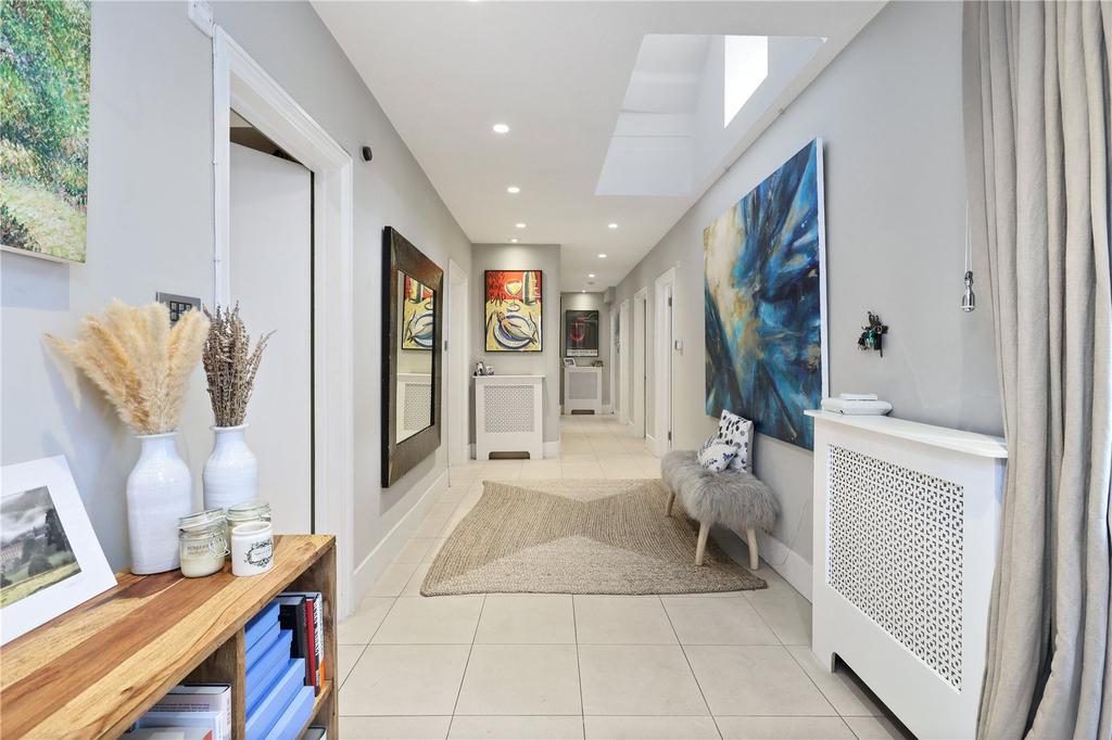 Hallway/Entrance