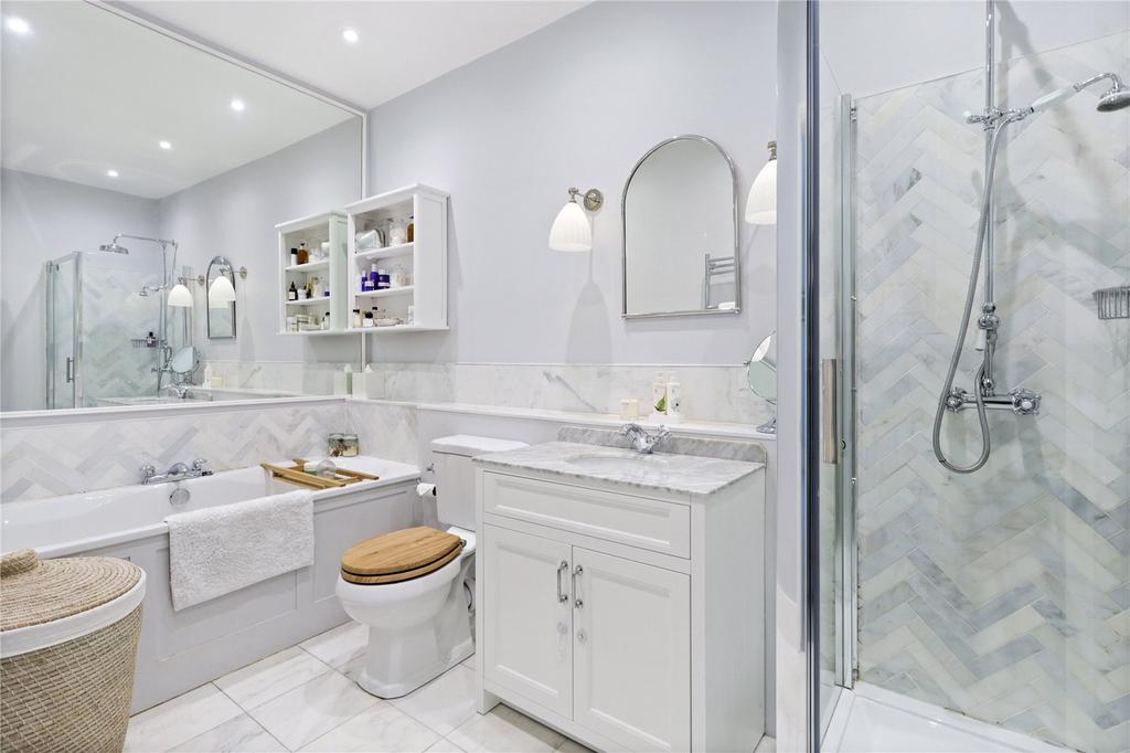 Principal Bathroom