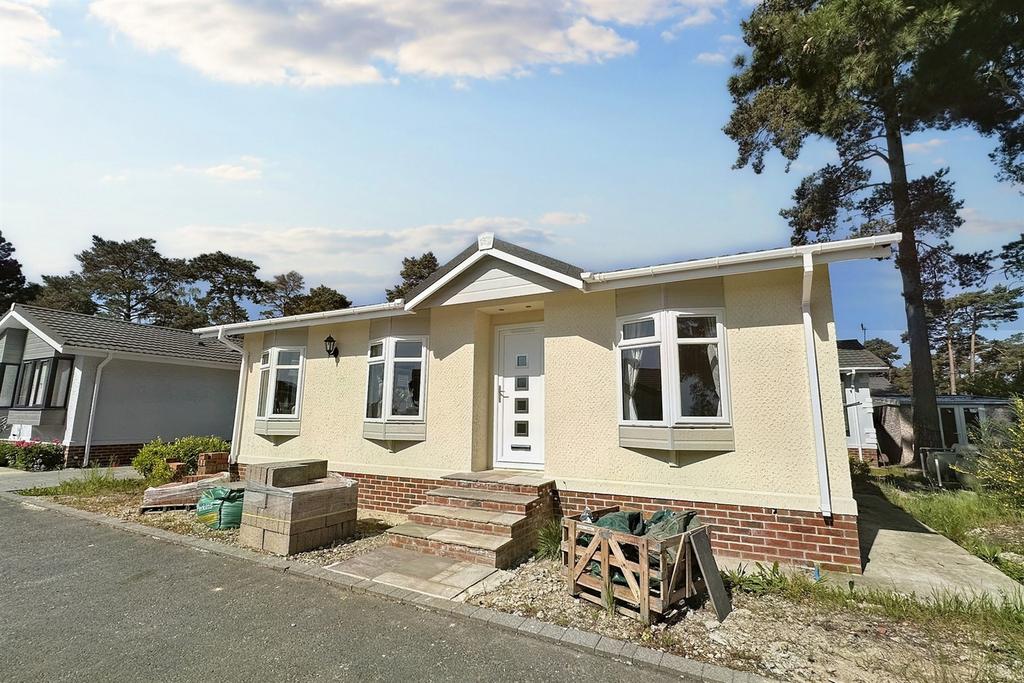 Ferndown 2 bed house for sale £295,000