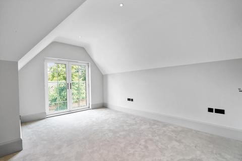 3 bedroom flat to rent, New Road, Esher, Surrey, KT10