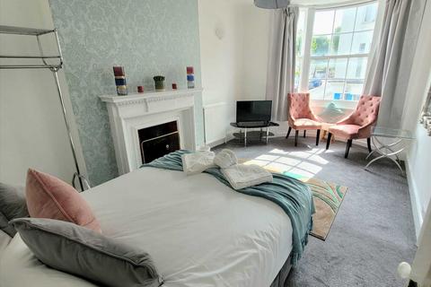 3 bedroom apartment to rent - Hampton Place, Brighton