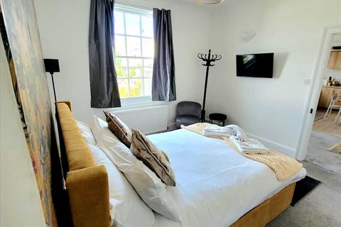 3 bedroom apartment to rent, Hampton Place, Brighton