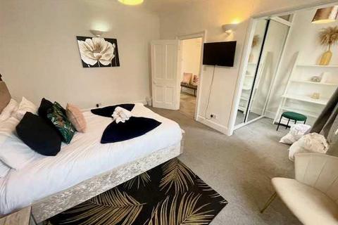 3 bedroom apartment to rent, Hampton Place, Brighton