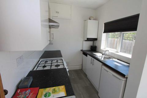 2 bedroom flat for sale - Hart Road, Thundersley