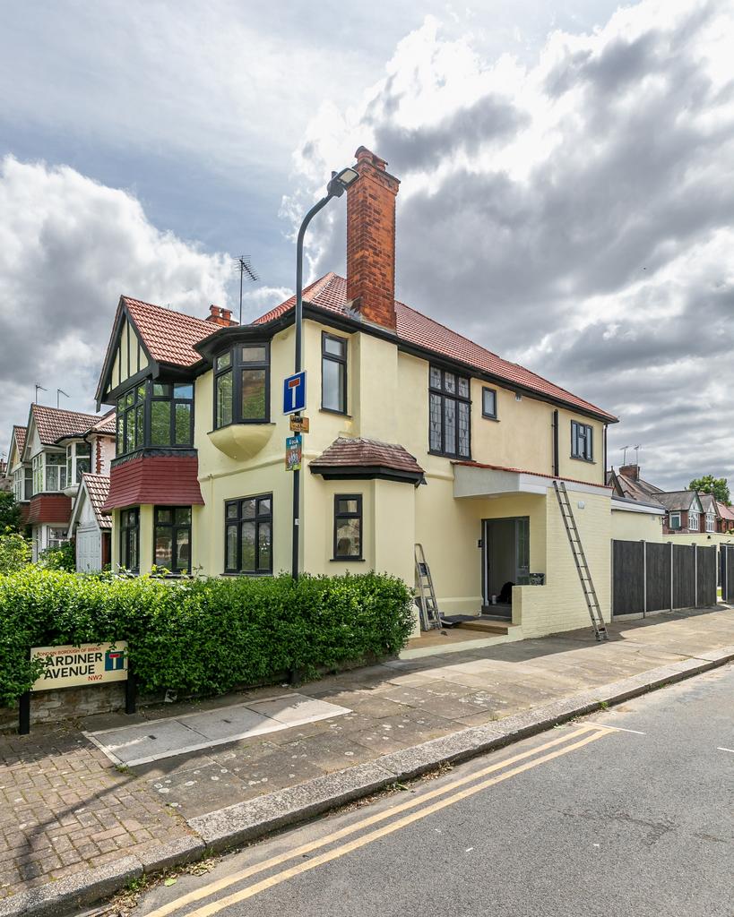 Anson Road, Cricklewood, NW2 2 bed apartment £2,167 pcm (£500 pw)