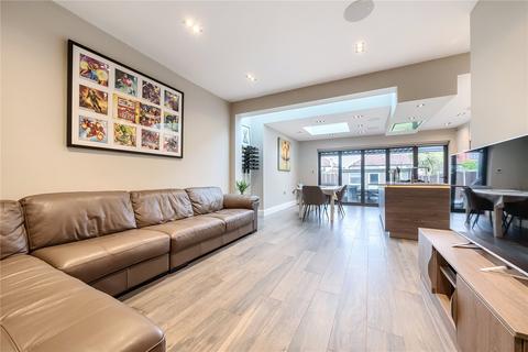 4 bedroom end of terrace house for sale - Connaught Gardens, Palmers Green, London, N13