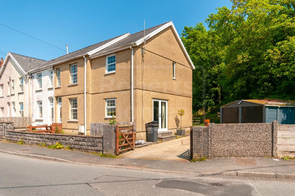 Station Road, Ystradgynlais, Swansea... 4 bed end of terrace house £
