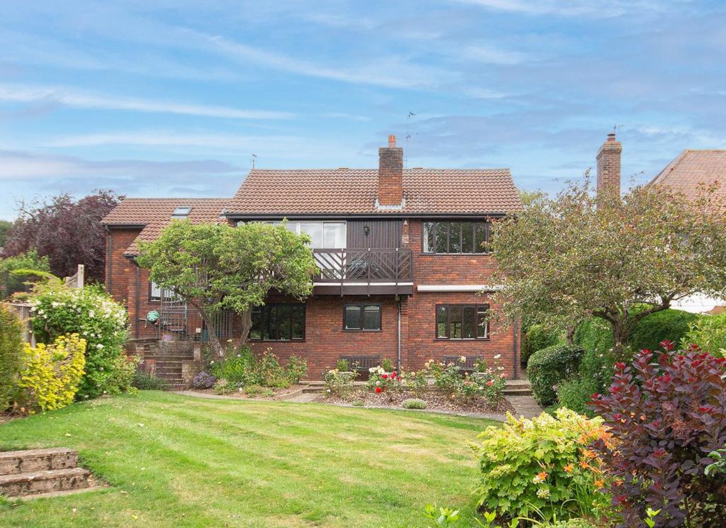 Castle Hill Avenue, Berkhamsted, Herts 3 bed detached house for sale