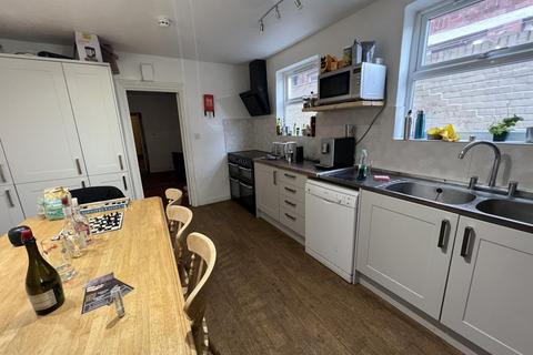8 bedroom terraced house to rent - HEAVITREE ROAD, EXETER
