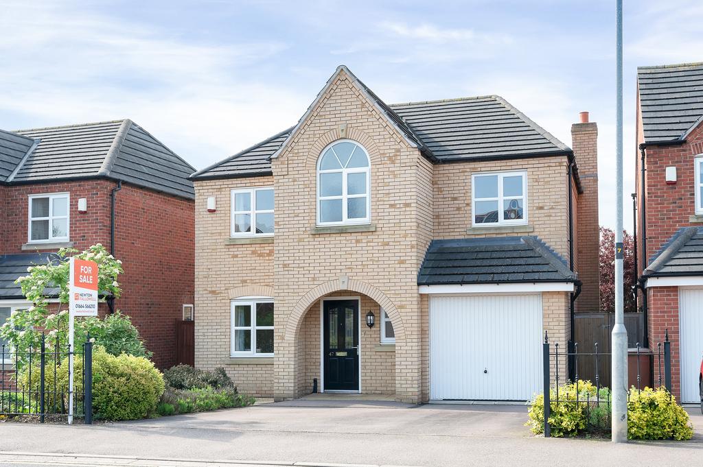 The Crescent, Melton Mowbray, LE13 4 bed detached house for sale £375,000