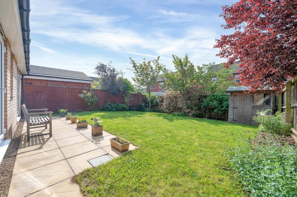 The Crescent, Melton Mowbray, LE13 4 bed detached house for sale £350,000