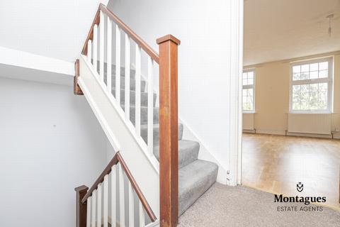3 Albany Court, Epping, CM16 5ED