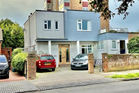 4 bedroom detached house for sale - Milnthorpe Road, Meads, Eastbourne, BN20