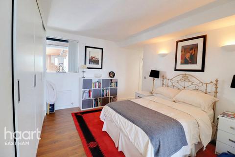 2 bedroom apartment for sale - Shaftesbury Road, London